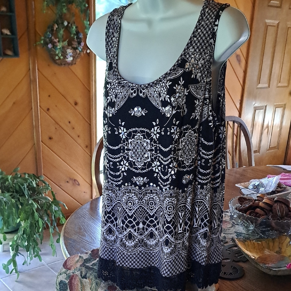 Elegant Black and White Patterned Tank Top